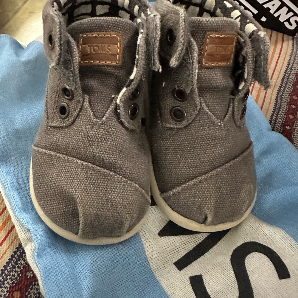 TOMS Tiny Botas Ash Gray